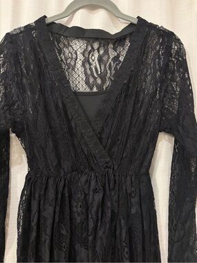 NWOT Black Lace V-Neck Women's Maxi Dress